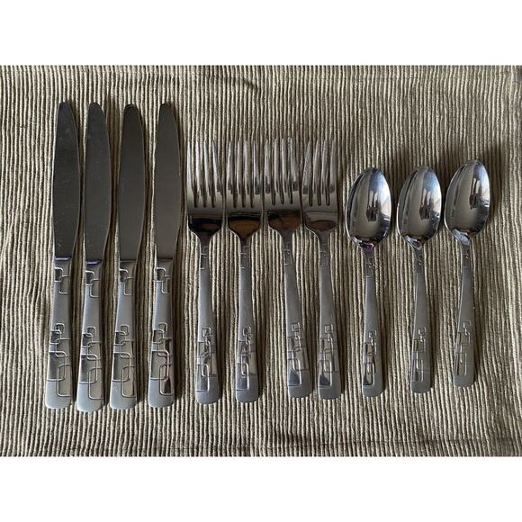 ONEIDA 11 Piece QUADRATIC STAINLESS FLATWARE Forks Knives Spoons - Picture 1 of 3